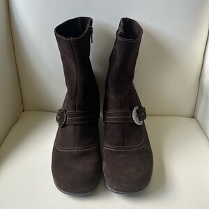 La Canadienne Brown Suede Waterproof Booties